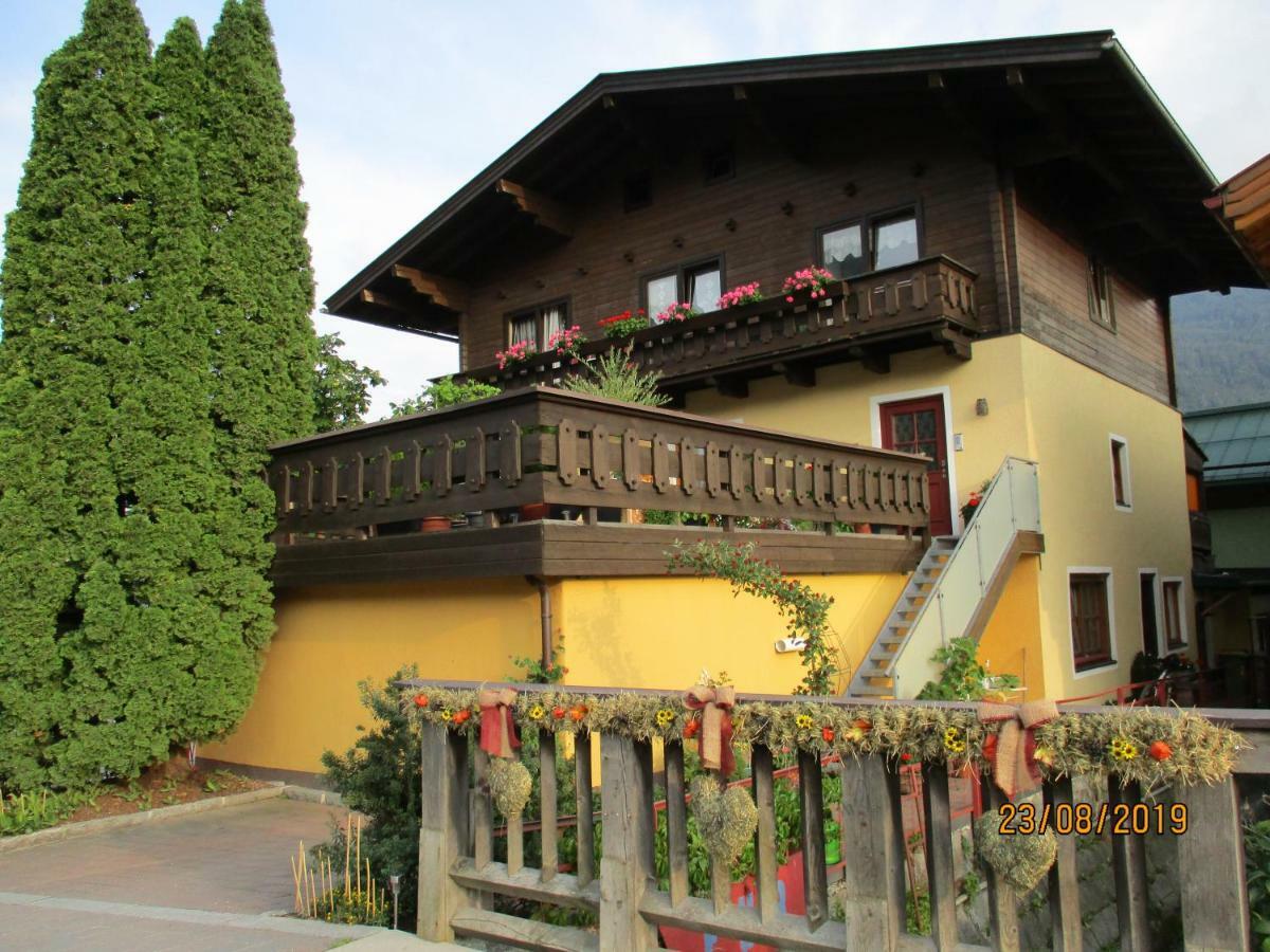 Apartamento Haus Am Dorfplatz Uttendorf Exterior foto