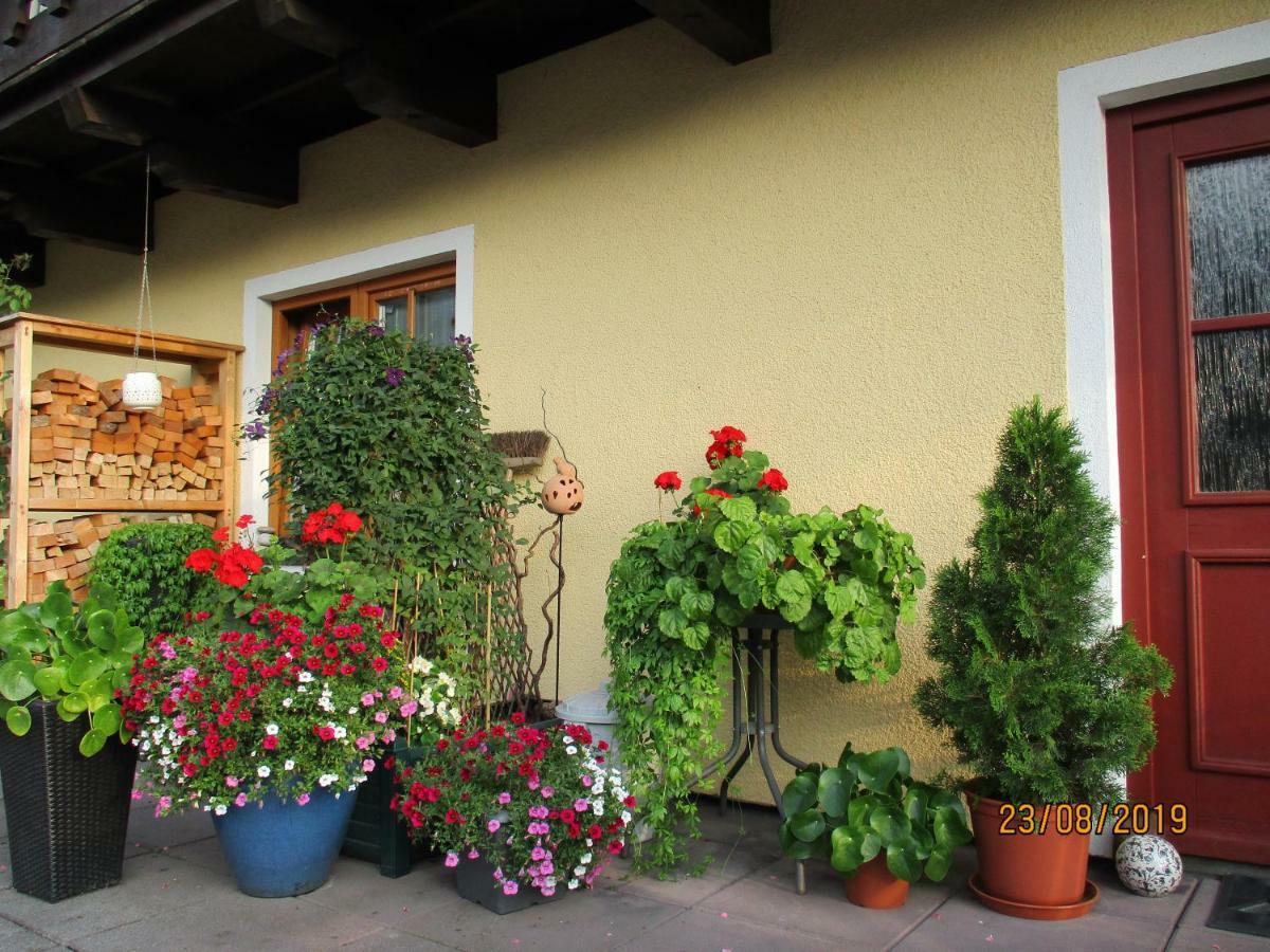 Apartamento Haus Am Dorfplatz Uttendorf Exterior foto